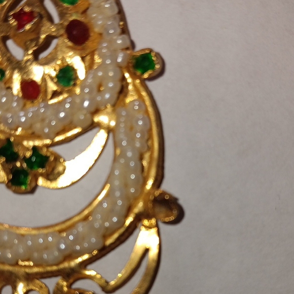 Source Unknown Gold and Cream Layered Necklace - Picture 5 of 5